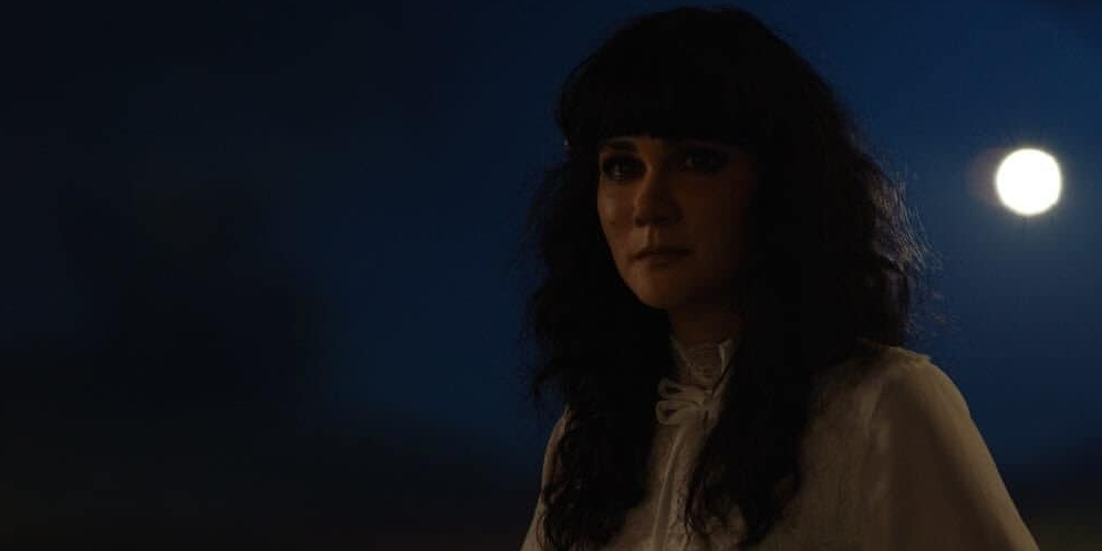 Nih Penampakan Resmi Luna Maya sebagai Ratu Horor Suzanna